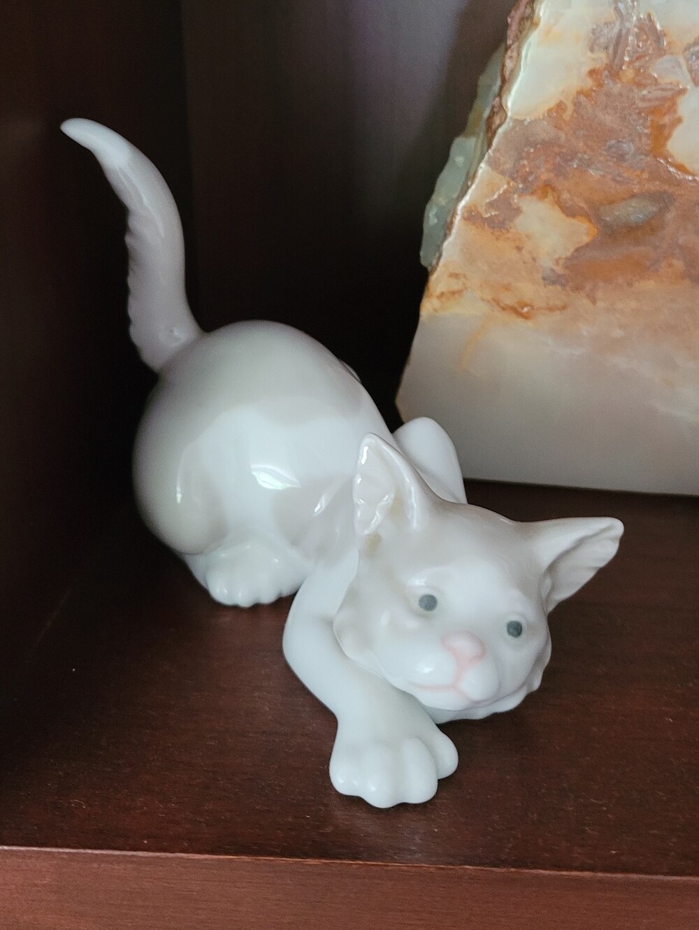 Lladro White Porcelain Cat Figurine with Blue Maker's Mark